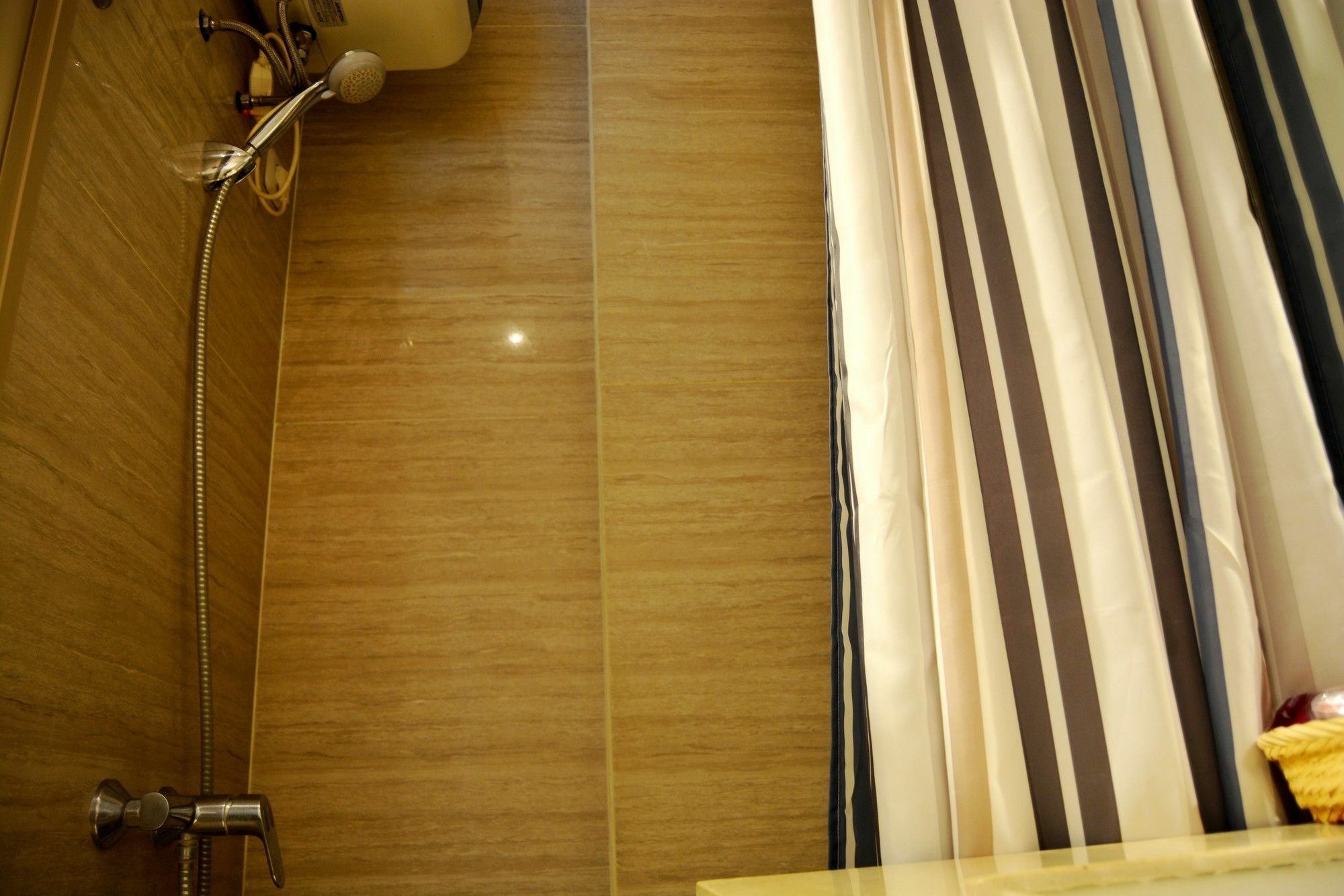 W Home Cikatomas Jakarta Exterior photo