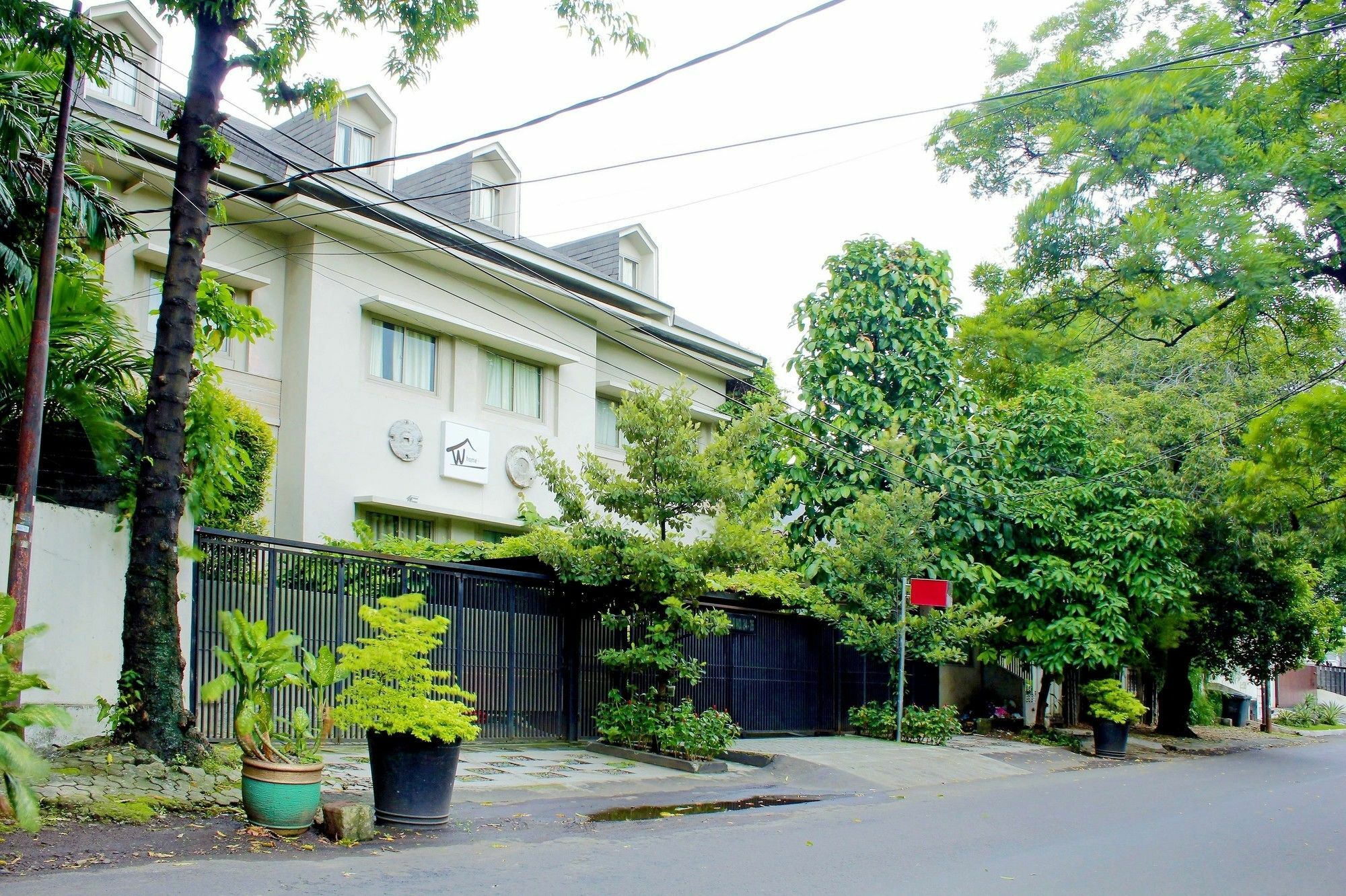 W Home Cikatomas Jakarta Exterior photo