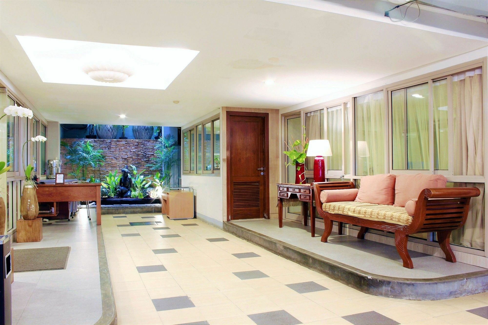 W Home Cikatomas Jakarta Exterior photo
