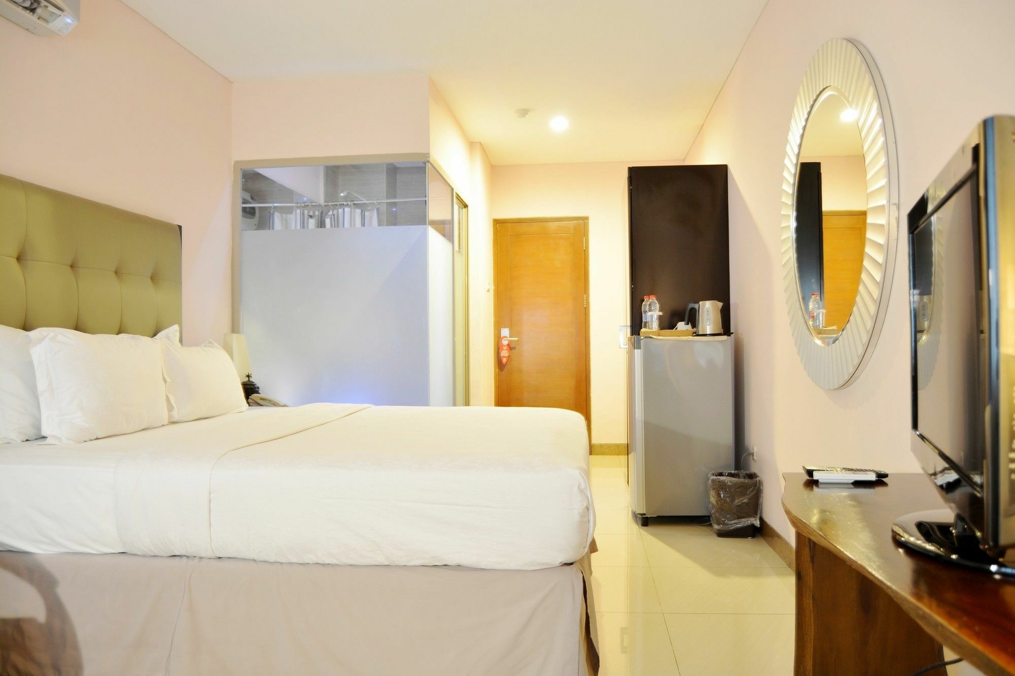 W Home Cikatomas Jakarta Exterior photo